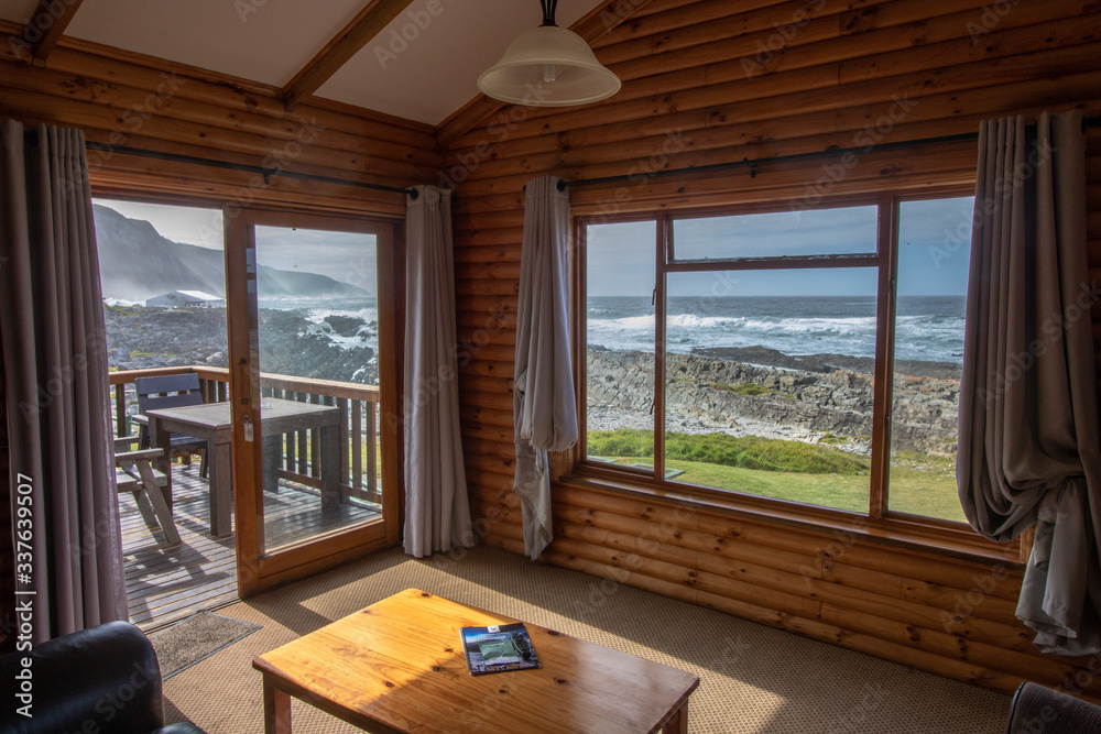 Obraz premium Cottage im Storms River Mouth Restcamp im Tsitsikamma Nationalpark