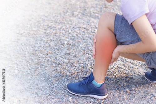 Female runners have sore legs. May be due to inflammation of the muscles and tendons.