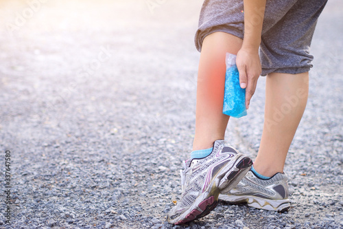 Runners have sore legs Must be pressed with cold gel. To reduce inflammation of the muscles and tendons.
