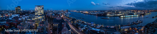 Hamburg, Blick auf Speicherstadt und Hafen © 360graddesign