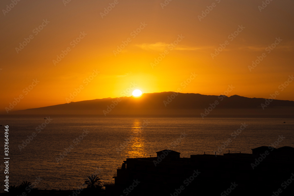 Sonnenuntergang hinter La Gomera von Teneriffa