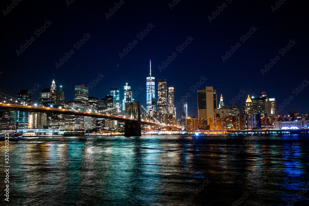 Night view of New York through the Hudson. Brooklyn Bridge and the International Trade Center.