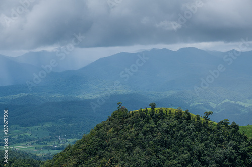 Φωτογραφία Forest during the rainy season on the mountains of northern Thailand