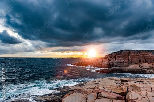 Sonnenuntergang an der Schärenküste von Bohuslän, Schweden photo