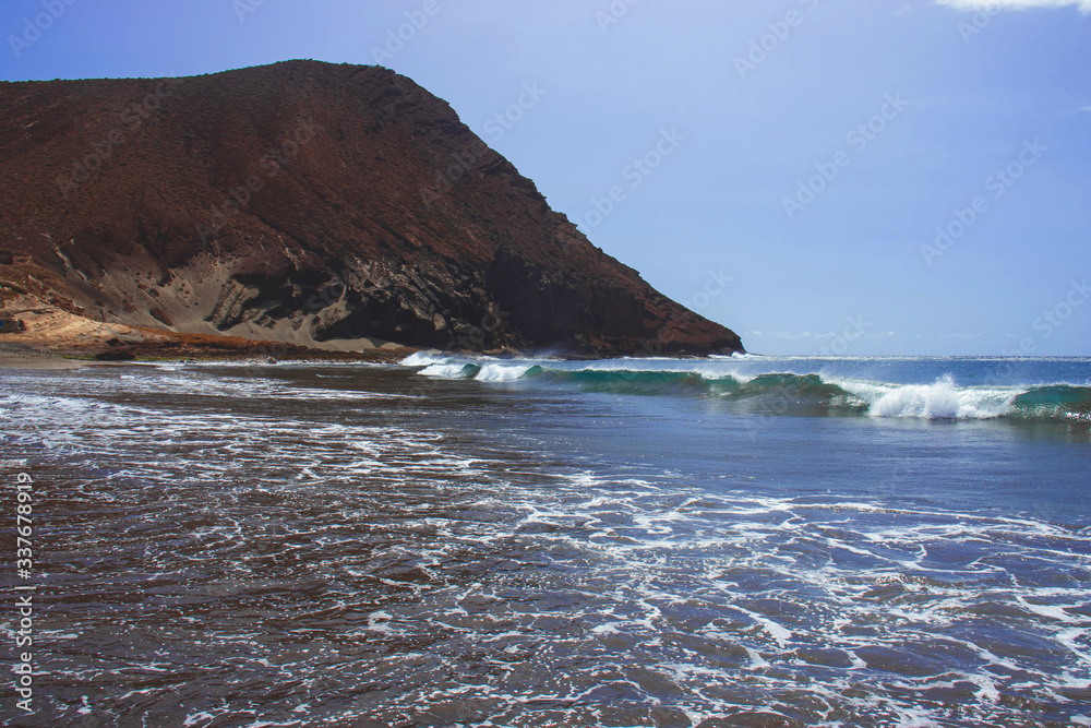 Montana Roja vom Playa de la Tejita, Teneriffa, Spanien Montana Roja vom Playa de la Tejita, Teneriffa, Spanien