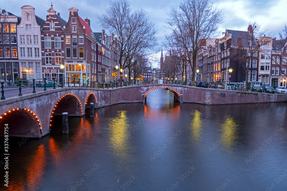 Obraz premium City scenic from Amsterdam in the Netherlands at sunset