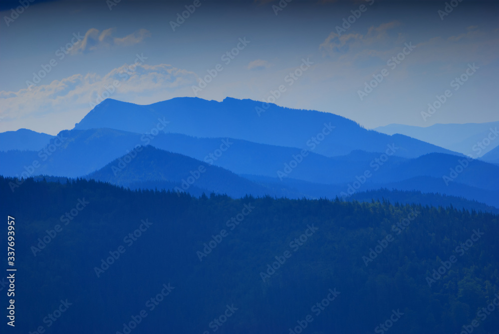 Obraz premium Pejzaż górski o zmroku