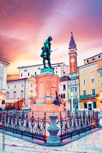Obraz na płótnie Beautiful amazing city scenery with the monument the famous Italian violinist and composer Giuseppe Tartini in the central square in Piran, the tourist center of Slovenia. popular tourist attraction w salonie