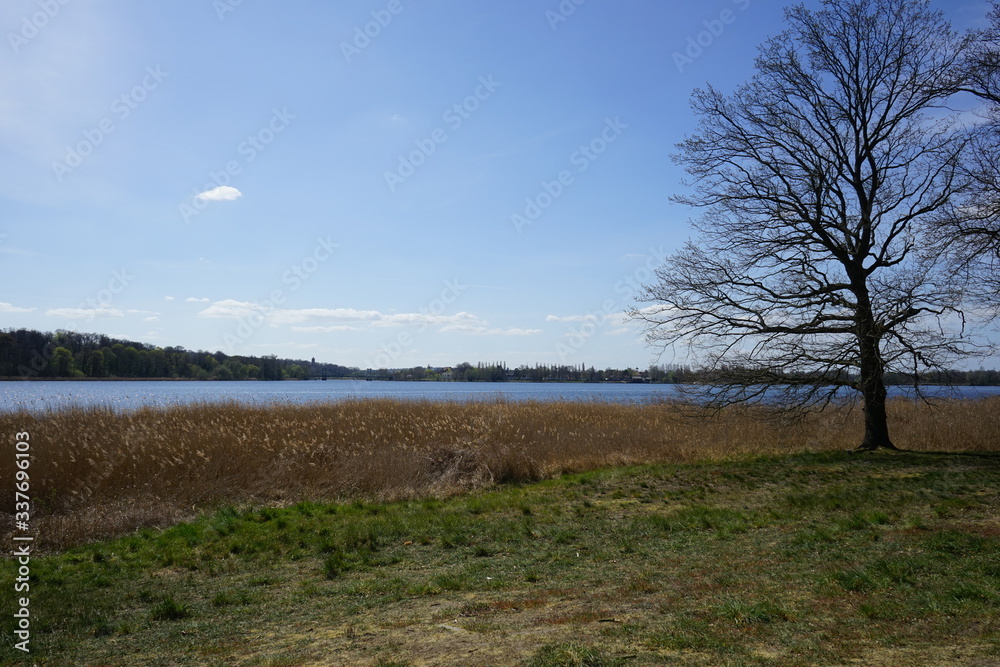 Sonnige Panormalandschaft der Havel bei Postdam Sonnige Panormalandschaft der Havel bei Postdam