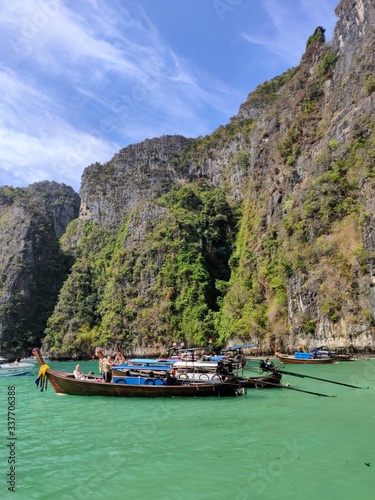 Bateau typique Thaïlandais dans la baie de Phang Nga Phuket © Nicolas