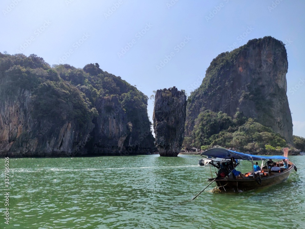 Khao Phing Kan ou l'ïle de James Bond est l'un des nombreux endroits incontournables que les gens veulent visiter quand ils sont à Phuket. Notamment connu pour le film 