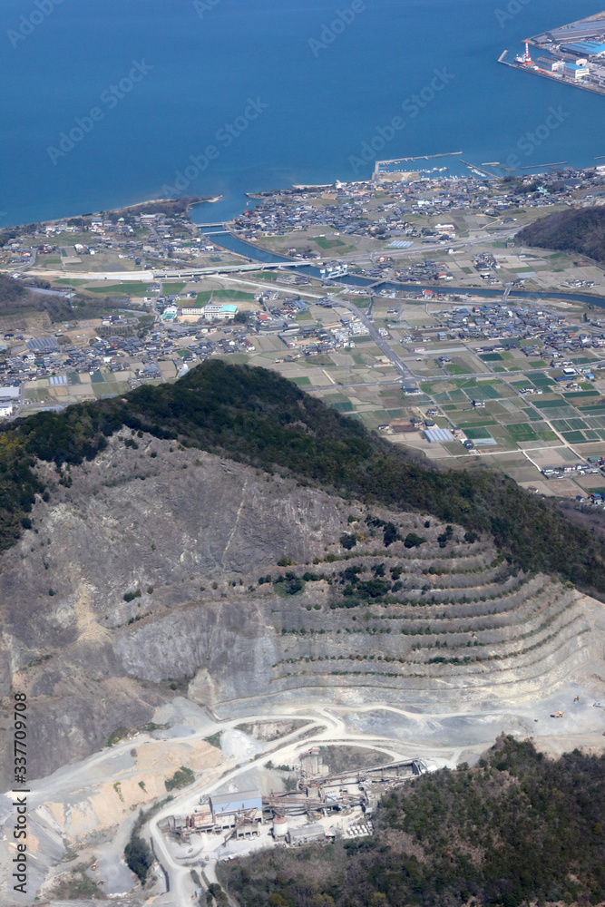 香川県善通寺市の天霧山にある採石場を空撮