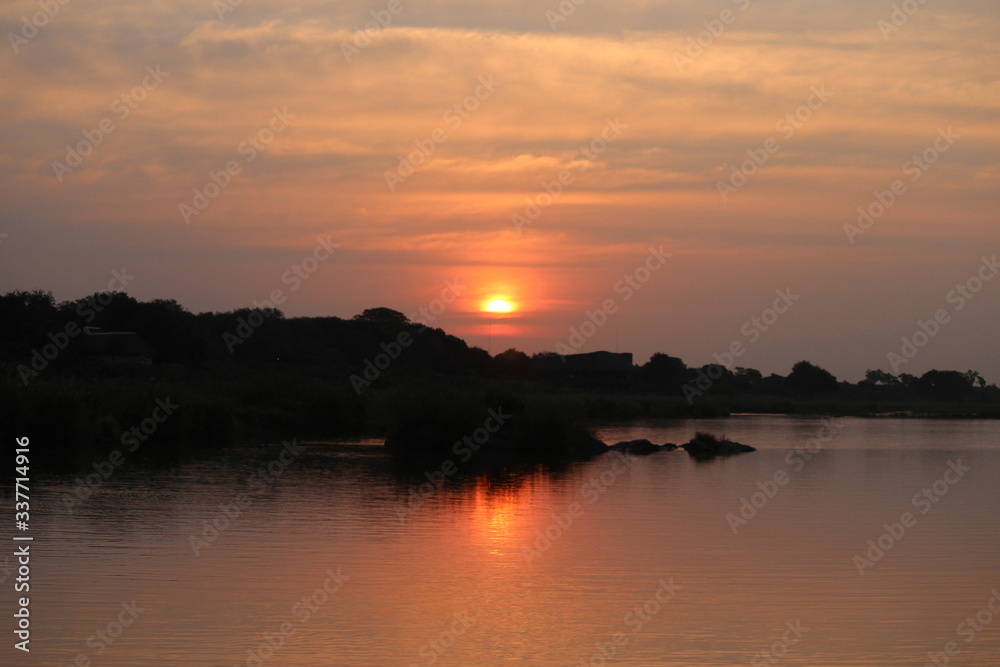 Naklejka premium sunset over the river