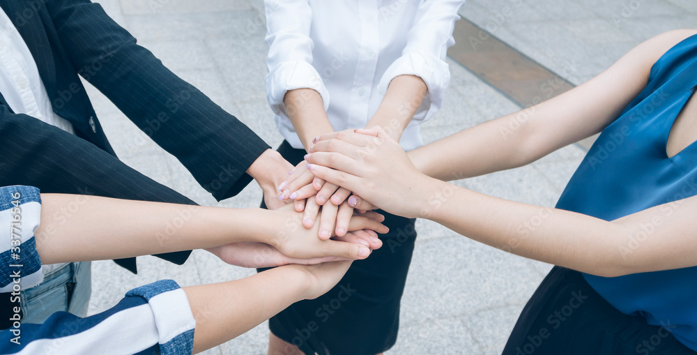 Obraz premium Sccess teamwork with partnership
