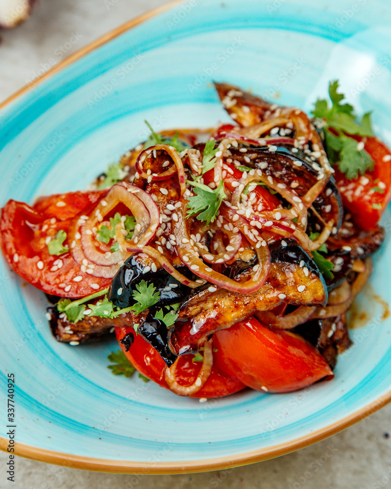 meat tomatoes and onions in barbecue sauce meat tomatoes and onions in barbecue sauce