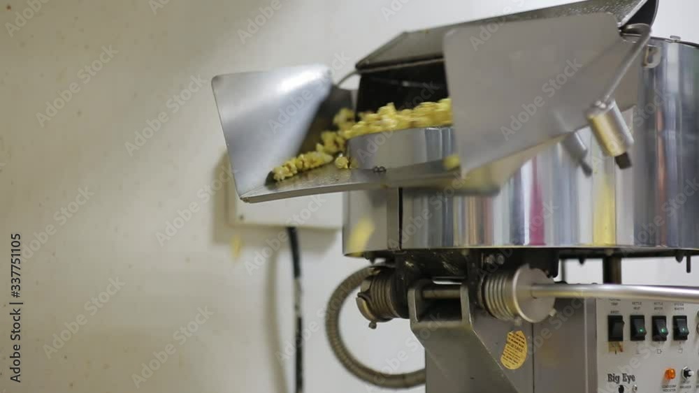 Making sweet yellow movie popcorn Making sweet yellow movie popcorn