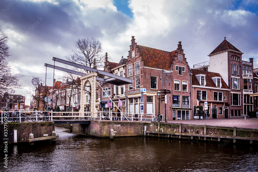 alkmaar canal houses
