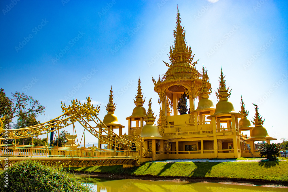 Naklejka premium A beautiful view of white temple at Chiang Rai, Thailand.
