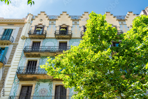 Canvas Print Detail Of Beautiful Facade Building Architecture In City Of Barcelona, Spain