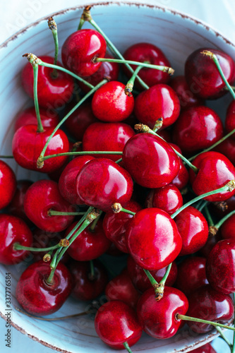 Schilderij op canvas Fresh cherry on plate.