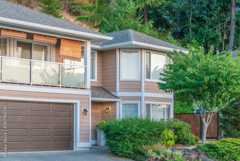 Houses in suburb with Spring Blossom in the north America. Luxury houses with nice white and pink coloured landscape. Houses in suburb with Spring Blossom in the north America. Luxury houses with nice white and pink coloured landscape.