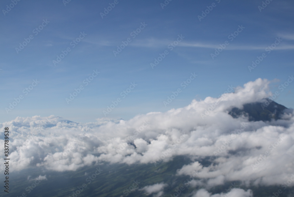 Naklejka premium clouds over the mountains