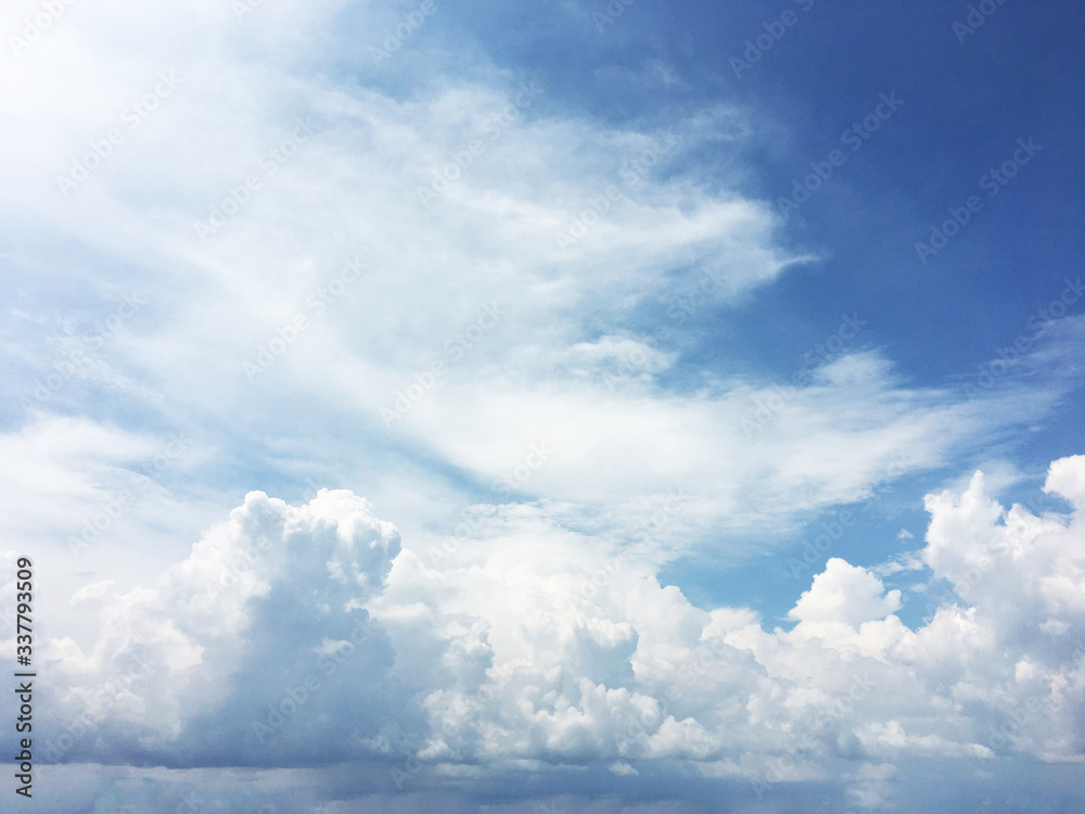 Obraz premium Beautiful blue sky with clouds background