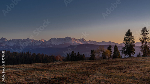 Panorama Tatr z Przełęczy Łapszanka © slawjanek
