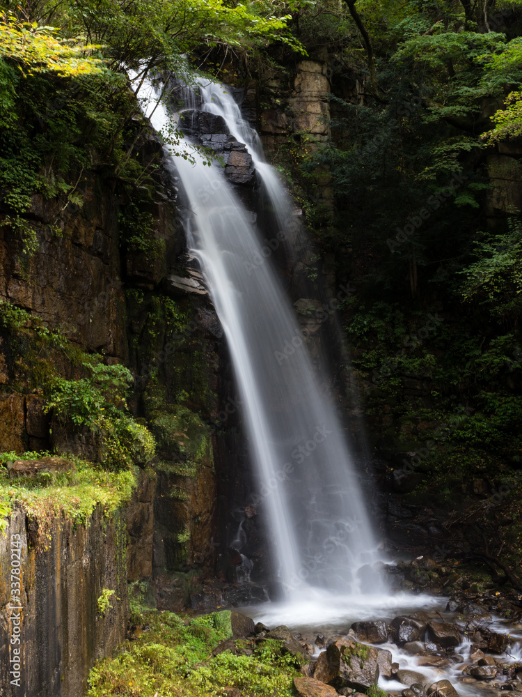 Obraz premium Ono no Taki waterfall in scenic Kiso valley - Nagano prefecture, Japan