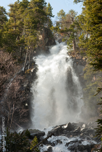 Cascada de Ratera en el Parque Nacional de Aigüestortes y Estany de Sant Maurici.