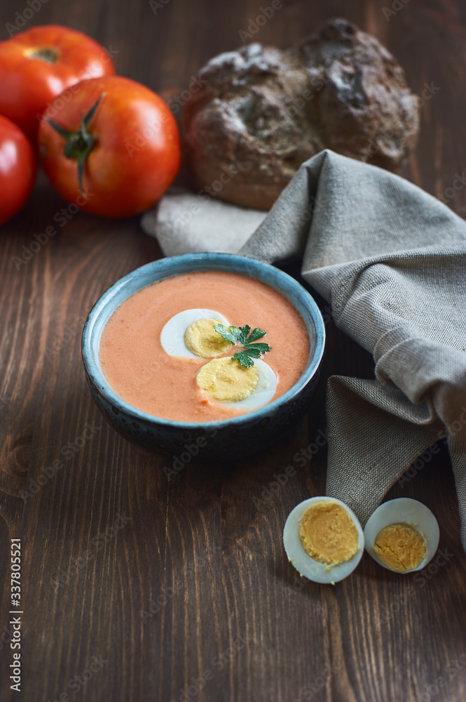 Salmorejo, el plato tradicional español Salmorejo, el plato tradicional español
