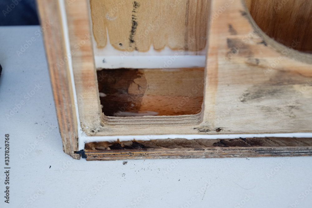 Glued with glue pva speaker enclosure. Glued with glue pva speaker enclosure.