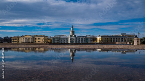 Foto The building of the cabinet of rarities, the 18th century, currently the Peter the Great Museum of Anthropology and Ethnography in St