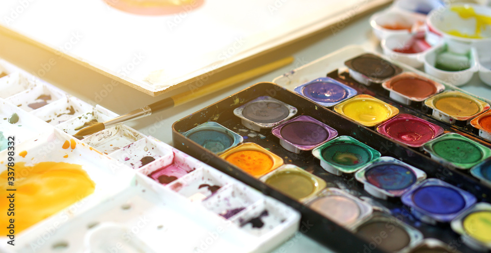 Naklejka premium palette watercolor paints and brushes, Tool to perform painting work