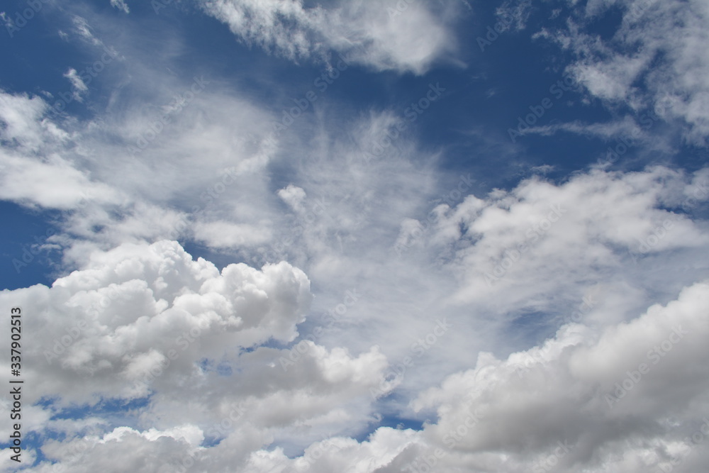 Obraz premium Cielo con grandes nubes 