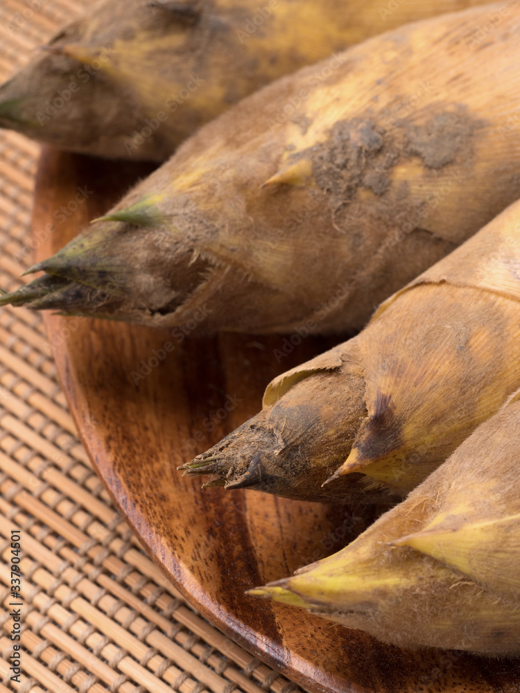 Obraz premium 生のタケノコ