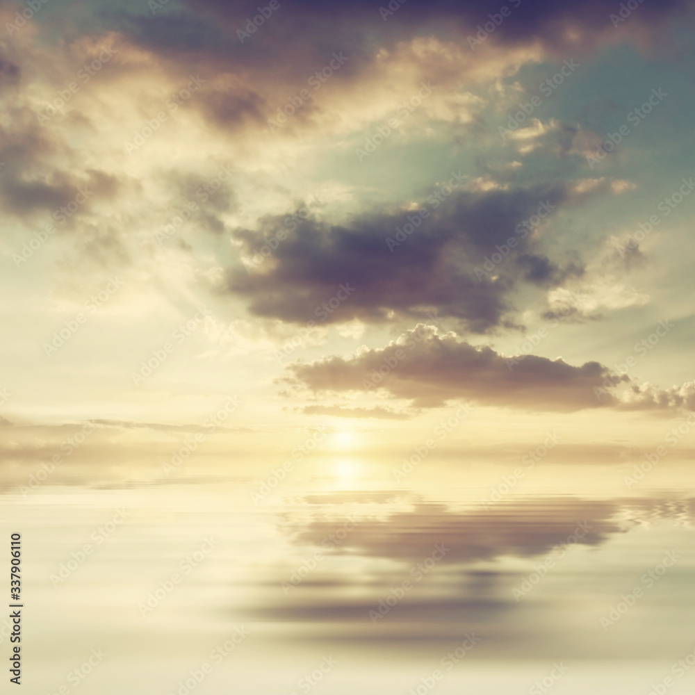 Obraz premium Background with sunset above sea