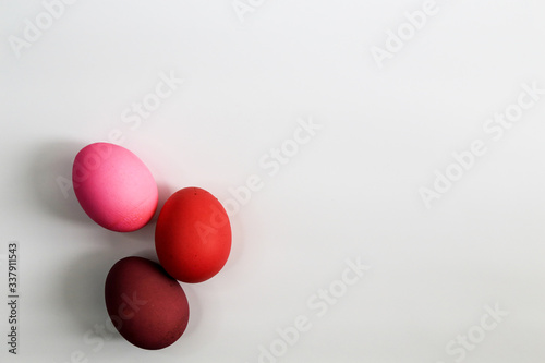 Easter eggs in red shades on a white background © Julia Zarubina