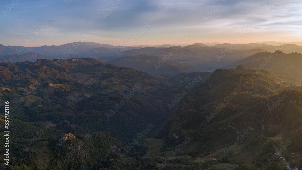 Naklejka premium sunset in the mountains