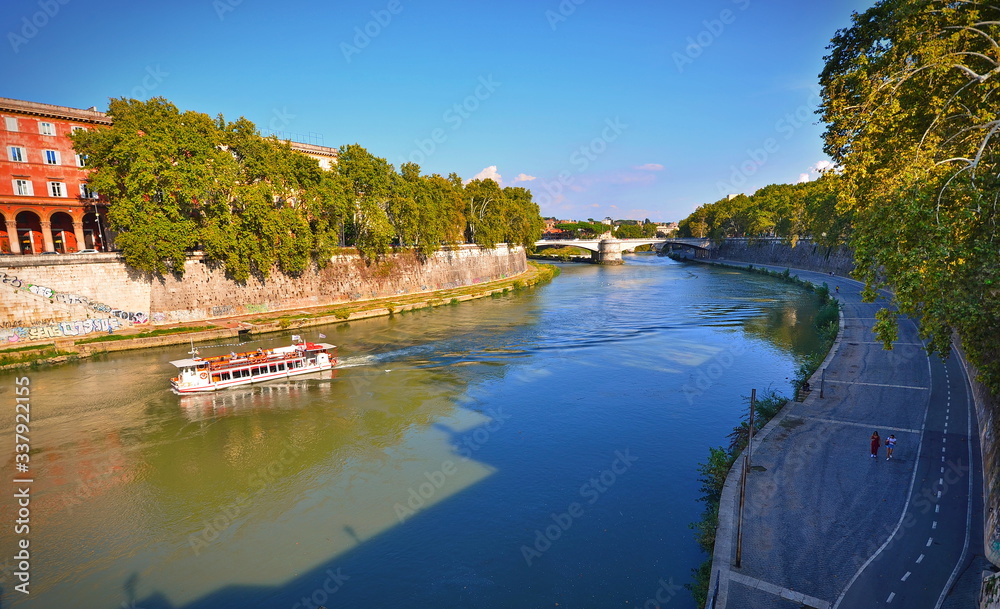 tiber river in roma italy
