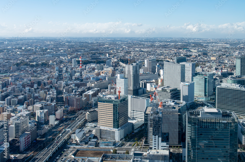 横浜のオフィス街のビル群　空撮	
