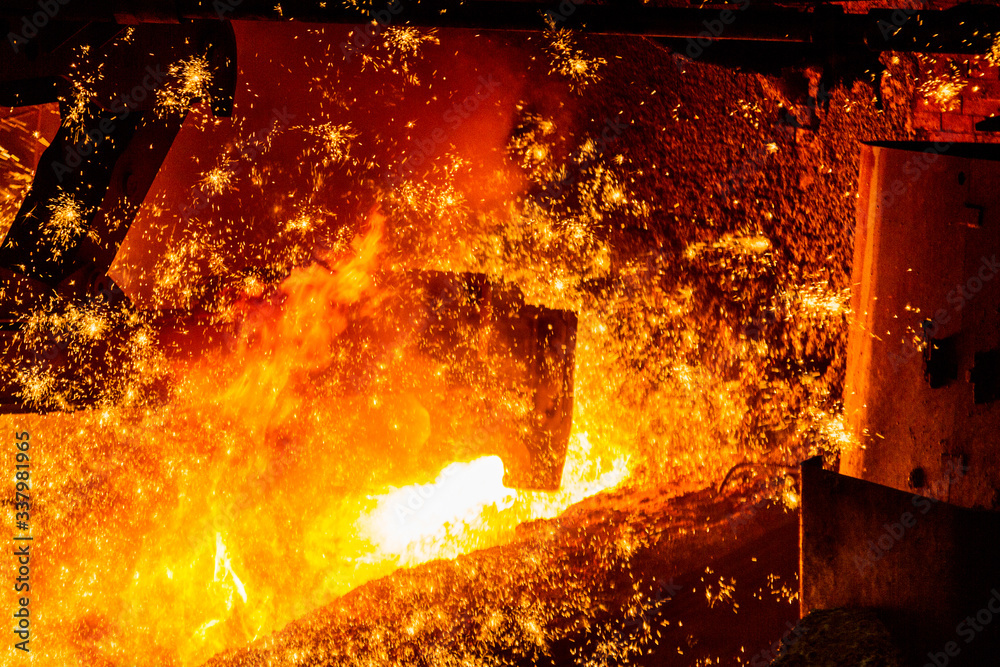Production of cast iron in a foundry from a blast furnace. Drain of cast iron in a foundry from a blast furnace.