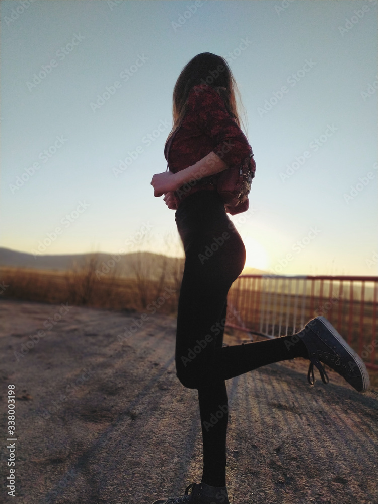 Fototapeta premium girl on the beach
