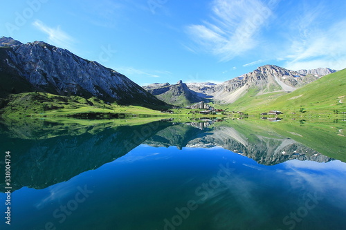 Vacances à la montagne en été à Tignes photo
