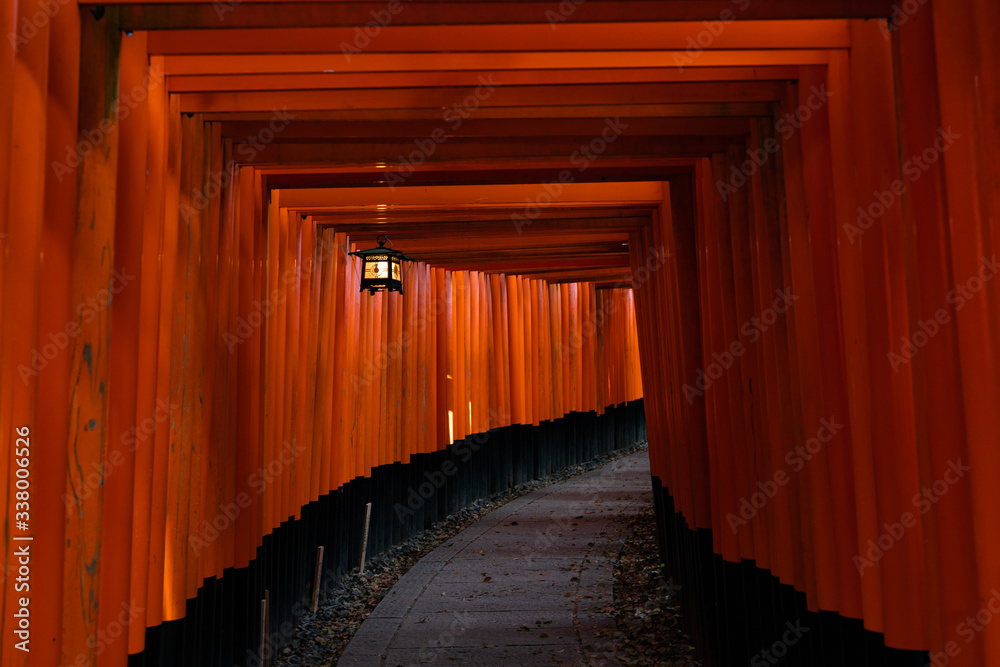 Fototapeta premium Fushimi inari taisha during the coronavirus crisit, 2020.