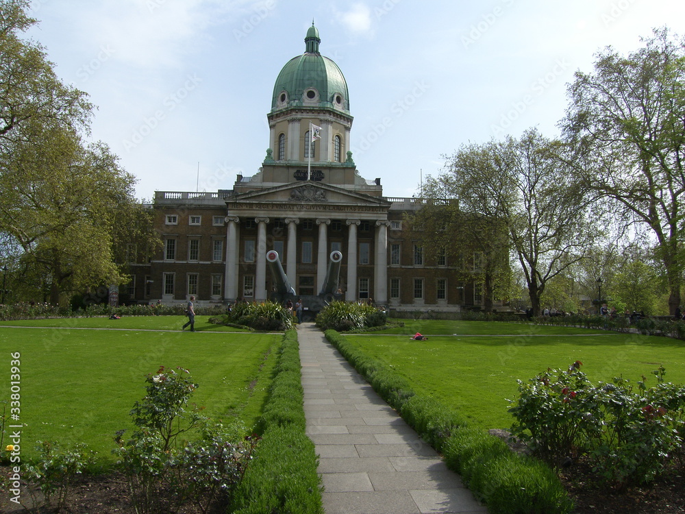 Fototapeta premium London / UK - May 03 2008 : Imperial War Museum gardens and frontside of the building