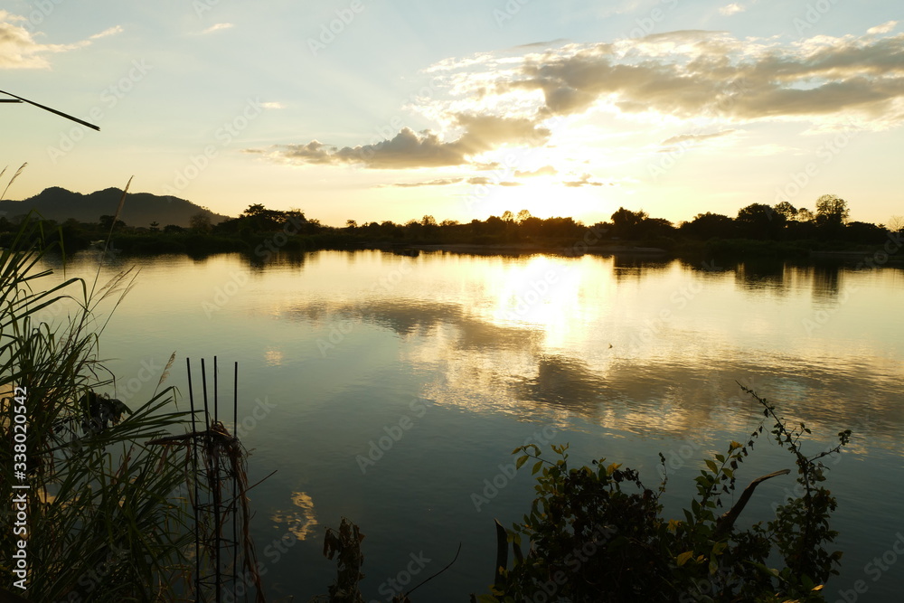 Fototapeta premium Sunset in Laos river 