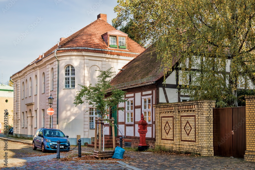 berlin, deutschland - altes fachwerkhaus in berlin-spandau