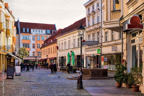 berlin, deutschland - reformationsplatz in der altstadt von berlin-spandau