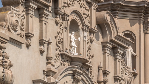 Cuadro en lienzo Statue on Parroquia Virgen Milagrosa Church in Lima, close to Kennedy Park timel